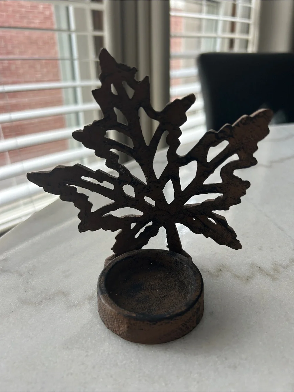 Rustic Cast Iron Maple Leaf Tealight Holder Décor - Brown